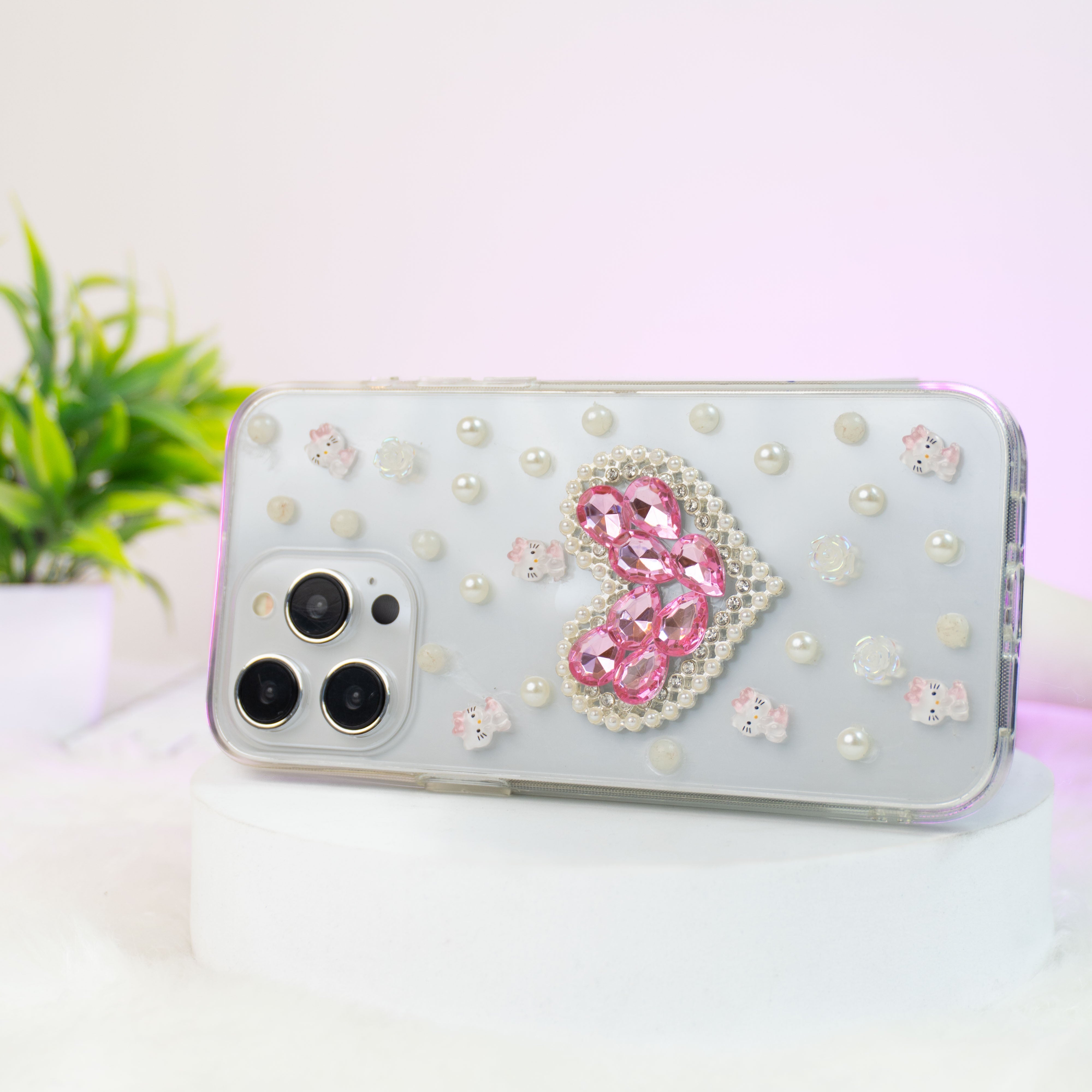 White Peals With Pink Diamond Heart Silicon Phone Cases For iPhone 15 Plus