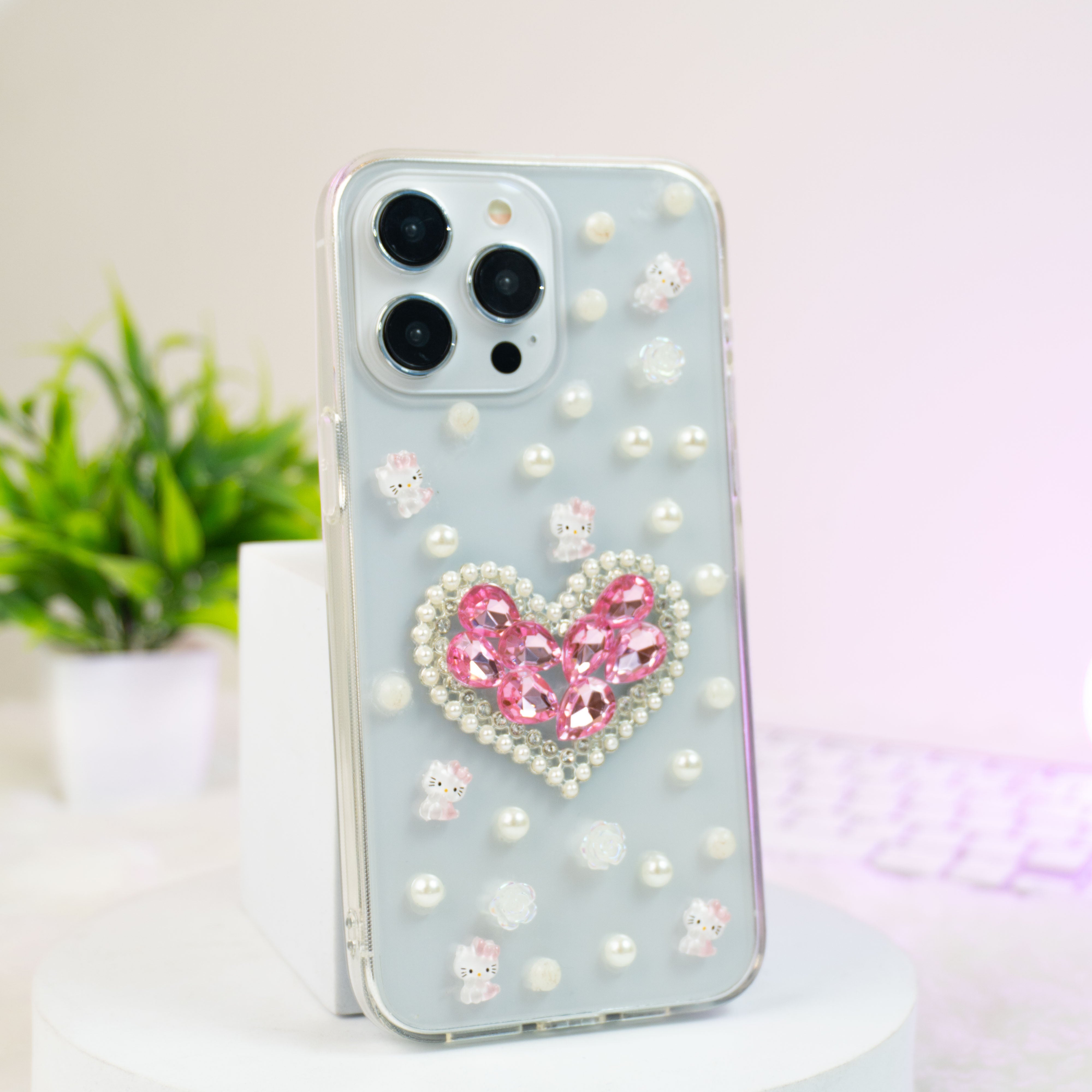 White Peals With Pink Diamond Heart Silicon Phone Cases For iPhone 14